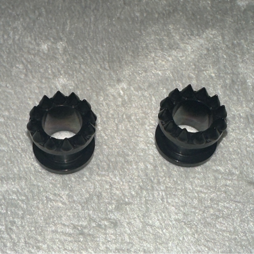 New 10 mm Ear Plugs piercings Earrings lobes never worn